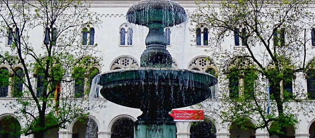 Ludwig Maximilians University Munich landing