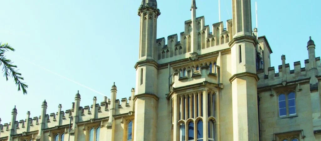 Richmond American University London landing